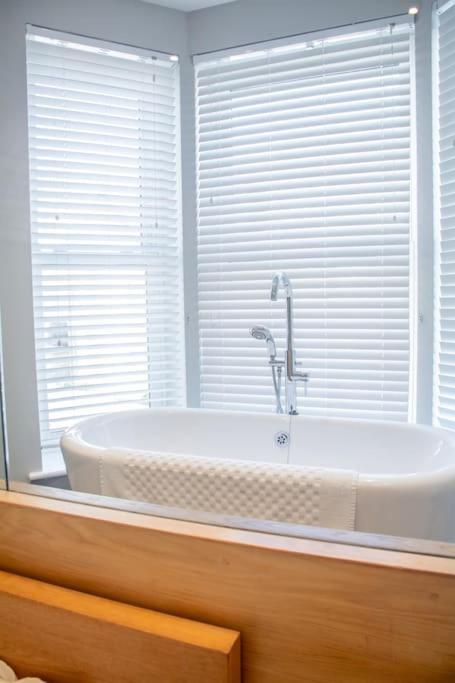 Edge14- Spacious, Stylish And Near The Beach! Newquay  Bagian luar foto