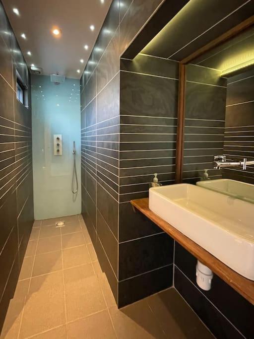 Edge14- Spacious, Stylish And Near The Beach! Newquay  Bagian luar foto